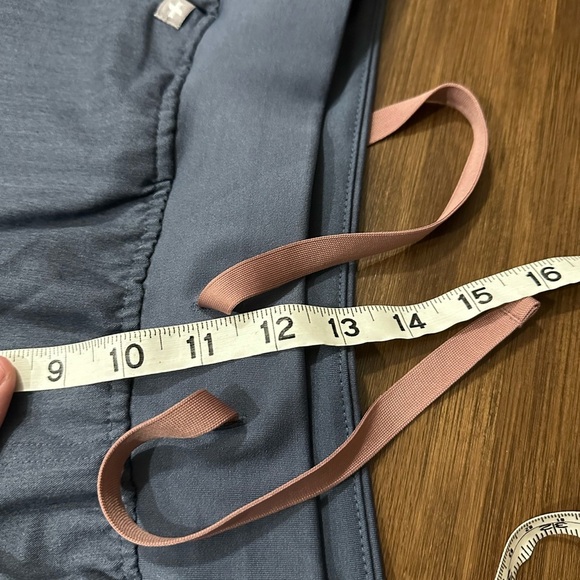 Figs Zamora Heathered Blue Denim Scrub Pants Size L/P excellent condition - Picture 6 of 7